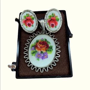 Vintage Silver Tone Rose Cross Stitch Needlepoint Embroidered Brooch Pin Set